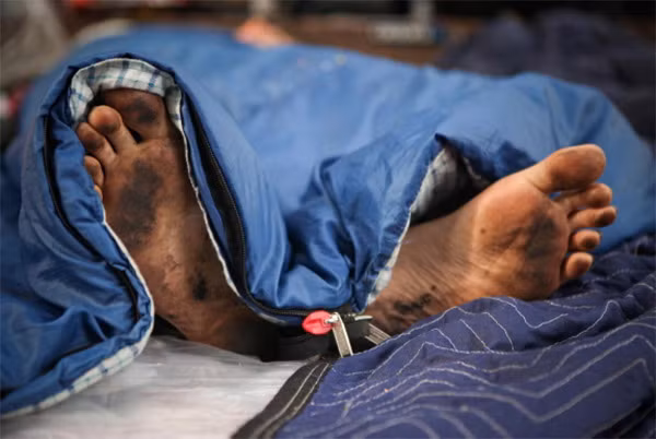  Trong thực tế, khảo sát trên 2.000 đàn ông và phụ nữ ở Anh cho thấy 36% những người vứt chăn sau vài năm và mua một chiếc mới thay vì giặt giũ. 