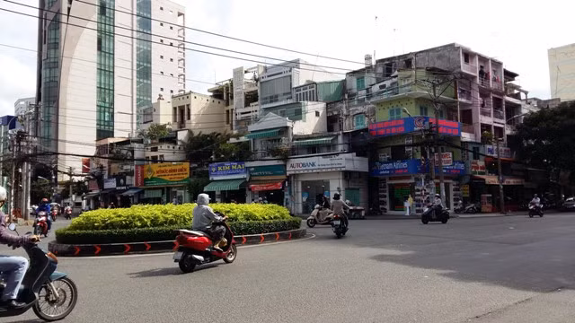 Một góc tại khu tứ giác Nguyễn Cư Trinh của tập đoàn Bitexco. Khu đất vàng rộng 600.000m2 này không biết đến bao giờ mới khởi động vì hiện nay kế hoạch đền bù giải tỏa vẫn chưa có.