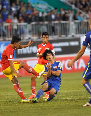 Nhũng hình ảnh xau xi dang quen tai V.League 2015