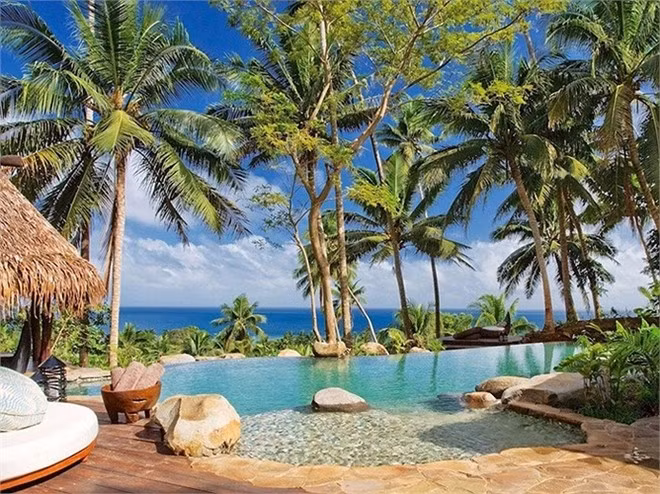 Hilltop Estate ở Laucala Island Resort, Fiji: Khách được tắm ở bãi biển riêng, dịch vụ quản gia 24 giờ/ngày, sân golf 72 lỗ. Giá 40.000 USD/đêm.