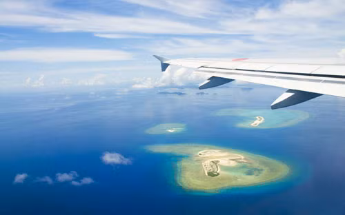  Đảo trường sinh. Hòn đảo phía Nam của Nhật bản này có dân số những người sống trăm tuổi nhiều nhất thế giới. Điều hấp dẫn hơn ở vùng đất này là những người dân thực sự già chậm hơn những vùng khác. Ví dụ, một người đàn ông 70 tuổi ở vùng này có xương và kích thích tố của một công dân vùng khác 50 tuổi.