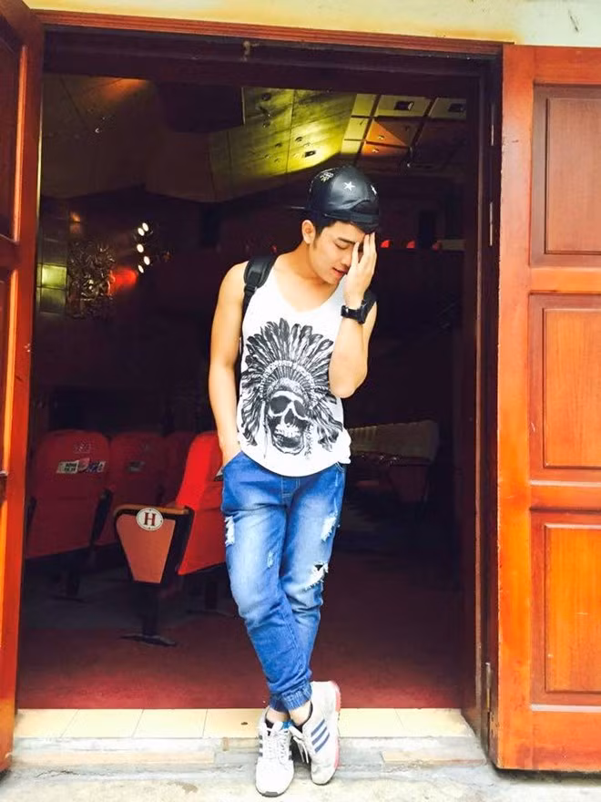 Đỗ Duy Nam nổi tiếng qua những bộ phim truyền hình cùng nhiều clip nhạc chế trên mạng. Mới đây, hot boy 9X có tên trong danh sách đề cử giải thưởng Nam diễn viên ấn tượng của VTV Award 2015. Trái ngược với khả năng diễn xuất, ca hát, Duy Nam có ngoại hình khá nhỏ bé. Anh chỉ cao 1,7 m.