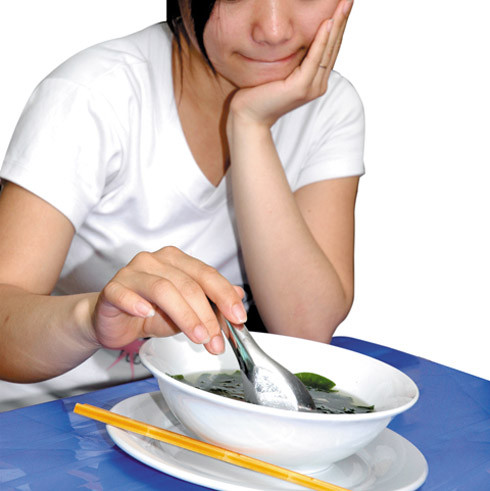 7. Nhịn ăn để diệt trừ hoàn toàn tế bào ung thư. Khi nhịn ăn, tế bào ung thư chết thì tất nhiên cũng kéo theo các tế bào khác trong cơ thể chết theo. Như vậy, đồng nghĩa với việc cơ thể chúng ta cũng sẽ tử vong. Ngược lại, người bệnh khi đang điều trị ung thư sẽ cần phải ăn nhiều hơn để có đủ năng lượng, đáp ứng quá trình điều trị của nhiều loại thuốc nặng.