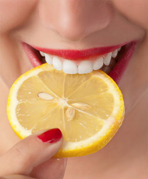  Áp dụng phương pháp này hai lần một ngày, kéo dài đến hai tuần là bạn có thể loại bỏ hết mảng bám cũng như cao răng bám trên răng rồi đó!