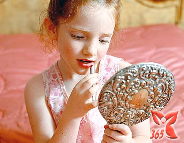 Tuy nhiên, các đầu xương sau đó nhanh chóng đóng lại khiến trẻ không tiếp tục cao thêm, những trẻ bị dậy thì sớm thường thấp hơn bạn cùng lứa và không đạt đến chiều cao mà gen di truyền của trẻ quy định. Do đó, dậy thì sớm là một trong những nguyên nhân kìm hãm sự phát triển chiều cao ở trẻ vị thành niên.