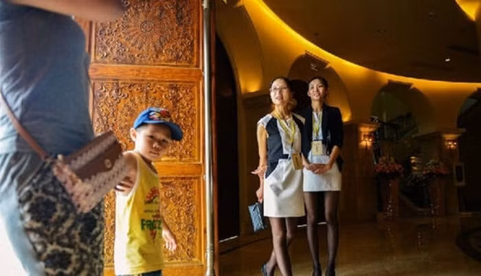 Tại nơi làm việc, họ luôn cố gắng tạo sự thân thiện để khách hàng cảm thấy như đang ở nhà.