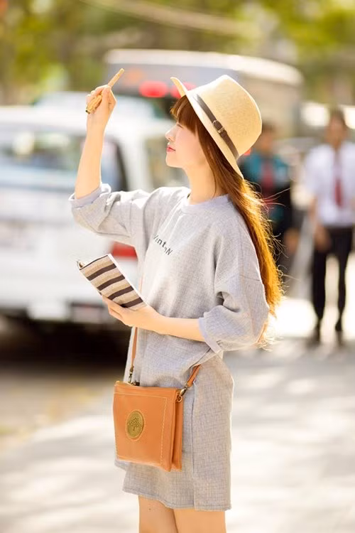 “Gia đình là số một” – đó là châm ngôn sống của Thảo Hiền. Với cô gia đình là nơi có những người thân thương, luôn luôn vị tha và yêu thương mình một cách vô điều kiện, vô thời hạn.