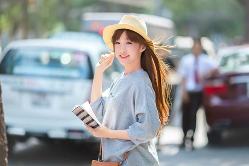 Chia sẻ về những dự định sắp tới trong tường lai 9X cho biết, Cô sẽ cố gắng học tập thật tốt, ra trường kiếm một công việc với thu nhập ổn, kiếm thật nhiều tiền và đi du lịch khắp nơi. Đặc biệt, sẽ mở được một phòng tranh do chính tay mình vẽ.