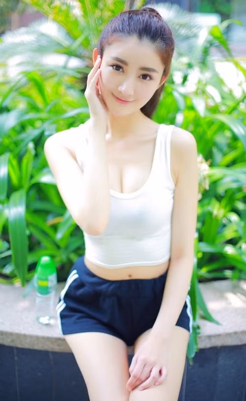 Mới đây, khi vừa tốt nghiệp, Lâm Thấm Viên đã được các đạo diễn chọn mặt gửi vàng, mời đóng hai bộ phim là “Ác nhân chi bách quỷ dạ hành” và “Tiềm long thư kích”.