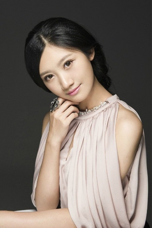 Mới đây, khi cô nàng hoa khôi 9X này tung những hình ảnh trong trẻo gợi cảm, khoe eo thon, dáng chuẩn thì cái tên Lâm Thấm Viên đã khiến cộng đồng mạng Trung Quốc xôn xao.