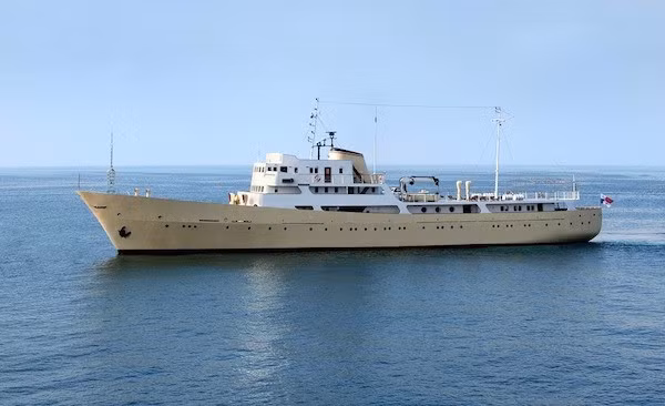 La Sultana là một tàu cổ điển, sang trọng với chiều dài 65 m.