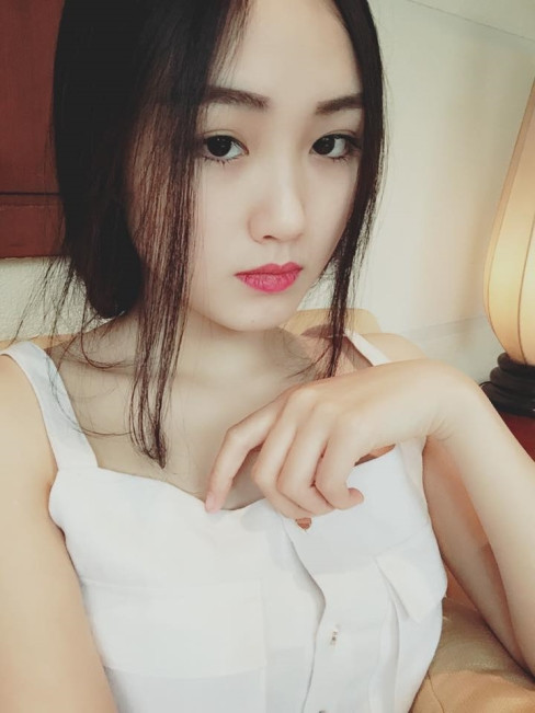 Có thể nói cô sinh viên năm cuối chuyên ngành diễn viên kịch- điện ảnh của Đại học Sân khấu Điện ảnh Nguyễn Thị Hồng Lê là một “người tình không chung thủy” khi tình yêu chia nửa cho nghệ thuật và kinh doanh.