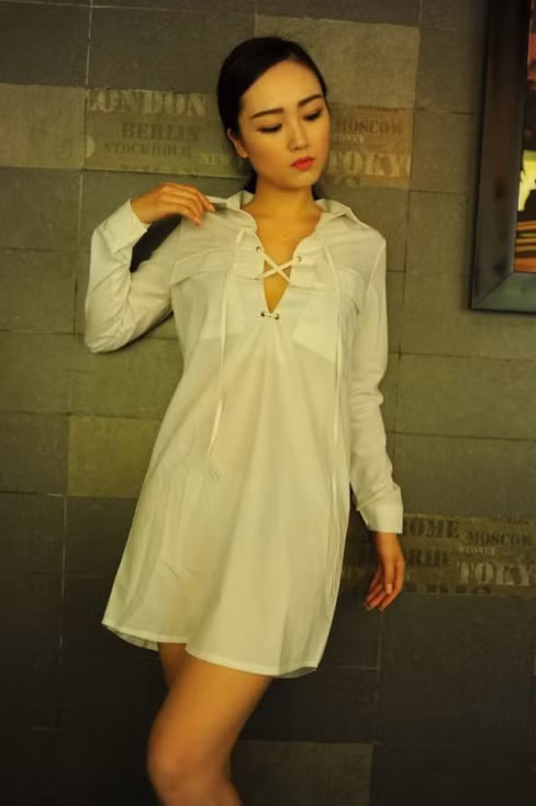 Tuy nhiên, Lê đã dùng chính năng khiếu của mình, cố gắng rất nhiều trong các cuộc thi về nghệ thuật suốt một thời gian dài để thuyết phục bố mẹ. Và minh chứng rõ ràng nhất khi Lê đậu thủ khoa chuyên ngành diễn viên trường Đại học Sân khấu Điện ảnh năm 2012.