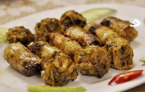 Bát bún đầy đặn với những con ốc béo ngậy cùng chuối, đậu ăn kèm rau sống với nước dùng hơi cay sẽ là lựa chọn đúng đắn cho một bữa sáng hoàn hảo.