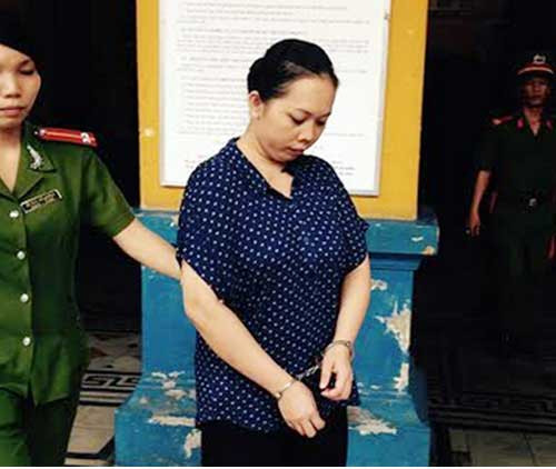 Nu Viet kieu giau heroin vao vung kin linh an 20 nam tu