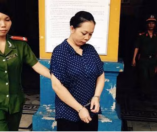 Nu Viet kieu giau heroin vao vung kin linh an 20 nam tu