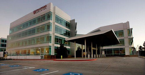 Bệnh viện Stanford: Bệnh viện này nằm ở California và được biết đến rộng rãi trong việc chẩn đoán và điều trị ung thư và các chuyên ngành khác như cấy ghép nội tạng, thuốc tim mạch, phẫu thuật và giải phẫu thần kinh. Bệnh viện này có đội ngũ nhân viên và cơ sở vật chất hiện đại. Ngoài ra, nó còn sử dụng máy bay trực thăng cùng với hai y tá để cấp cứu bệnh nhân trong những trường hợp khẩn cấp.