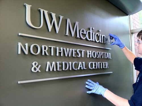 Đại học Y khoa Washington: Là một trong những trung tâm điều trị ung thư lớn nhất và tốt nhất của Mỹ với 450 giường bệnh. Nó cung cấp các dịch vụ hiện đại trong việc chẩn đoán, điều trị bệnh cho bệnh nhân với khoảng hai mươi loại ung thư khác nhau.