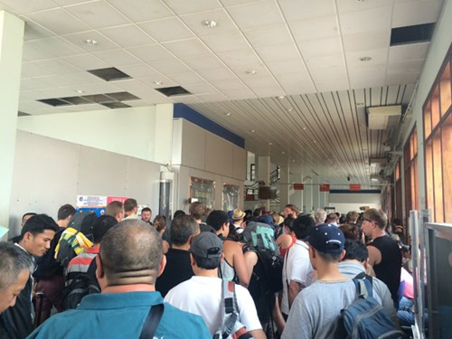 Dau truong “dam mau” ben kia bien gioi-Hinh-3