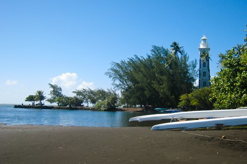 2. Point Venus, Pháp: Vùng biển này thuộc hòn đảo Polynesian nước Pháp, đây là nơi nổi tiếng với những bãi cát đen và làn nước êm đềm quanh năm.