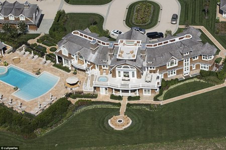 Mùa hè năm 2011, Tepper cho san bằng tòa nhà cũ để xây một tòa nhà hoàn toàn mới và lớn gấp đôi tòa cũ với bến đậu du thuyền, bể bơi nước nóng và sân tennis, cũng như có tầm nhìn tuyệt đẹp nhìn ra biển… Kiến trúc sư Cooper Robertson chịu trách nhiệm thiết kế nhà mới cho Tepper được yêu cầu bảo đảm mọi phòng trong tòa nhà đều có tầm nhìn đẹp, được hưởng ánh sáng tự nhiên, có ban công rộng rãi và hiên lớn hoàn hảo và khu phòng ăn xa xỉ để tiếp đãi khách khứa trong mùa hè.