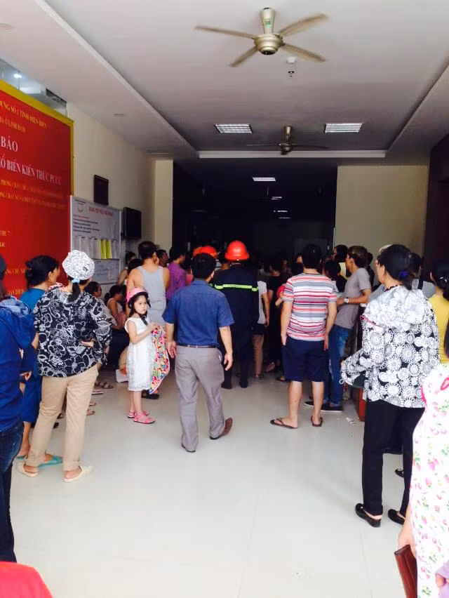 Bao chay nham, hang tram nguoi thao chay khoi chung cu-Hinh-3