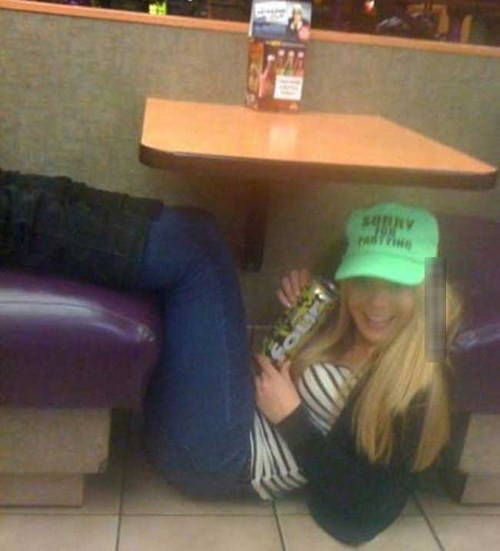 May quá, tí nữa thì bị anh ta phát hiện rồi.