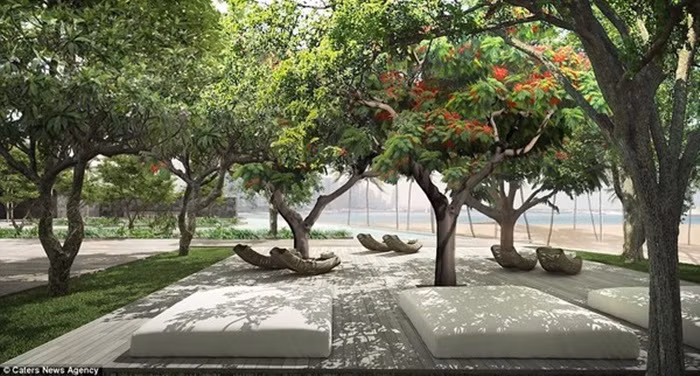 Ngoài ra, căn penthouse có riêng khu sân vườn rợp bóng cây xanh.