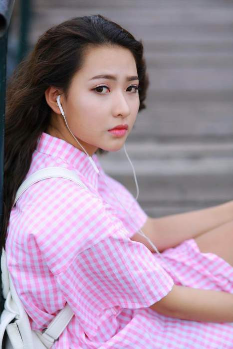 Minh Trang có quan niệm sống: "Đừng sống nhanh đến nỗi quên mất rằng bạn đã ở đâu cũng như bạn sẽ đến đâu. Cuộc sống không phải là cuộc đua mà là một chuyến du lịch để thưởng thức từng bước của đường đời".