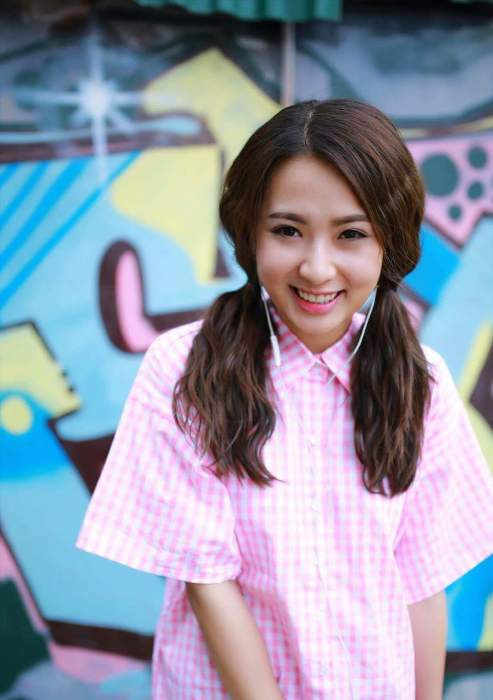 Hot girl Hải Phòng vừa thực hiện bộ ảnh "Chiều thu" hút sự chú ý của cộng đồng mạng.