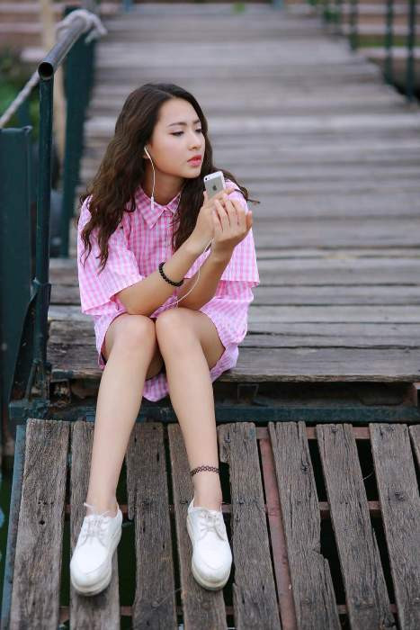 Hot girl chia sẻ ý tưởng thực hiện bộ ảnh: "Sự trong trẻo nhẹ nhàng của mùa thu mang đến cho mình cảm giác thoải mái, dễ chịu, vậy nên mình quyết định chụp bộ ảnh vào mùa thu để ghi lại kỷ niệm trong năm".