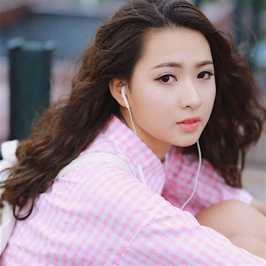  Hot girl Sân khấu Điện ảnh dễ thương này là Nguyễn Minh Trang (1995), đến từ Hải Phòng.