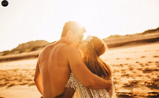 Thời gian đầu, cả hai đã rất vất vả trong việc tìm việc, mặc dù được một công ty nhận làm tại New Zealand nhưng Paul đã kiên quyết ở lại bên người yêu, bỏ cơ hội sự nghiệp đầy kỳ vọng ở đất nước phát triển.