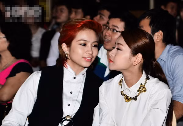 Chuyện tình cảm của cả hai sẽ còn là câu chuyện khiến nhiều người tò mò một thời gian dài nữa cho đến khi cả hai chính thức lên tiếng hoặc không còn dính nhau như sam nữa.