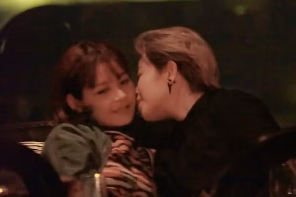 Gil Lê và Chi Pu quen nhau từ năm 2013 và nhanh chóng trở thành một cặp đôi "dính như sam" đình đám của làng giải trí.