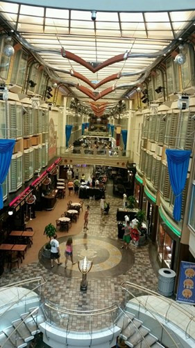 Tàu hầu như không rung rắc, thậm chí du khách khó có thể cảm thấy rằng tàu đang di chuyển.