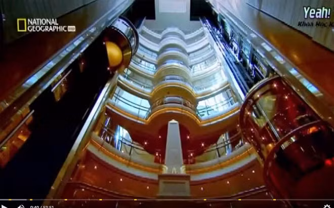 Hệ thống thang máy hiện đại.