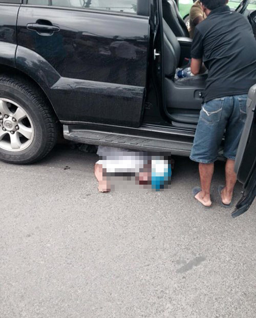 Nam thanh niên lọt vào gầm xe và bị kéo lê gần 5m. Ảnh: Quốc Cường/otofun.