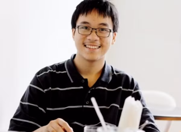 Lê Minh Hiếu đã xuất sắc vượt qua hàng ngàn thí sinh để giành học bổng trị giá 180.000 USD/ 4 năm tại trường Y nổi tiếng hàng đầu thế giới – Johns Hopkin.