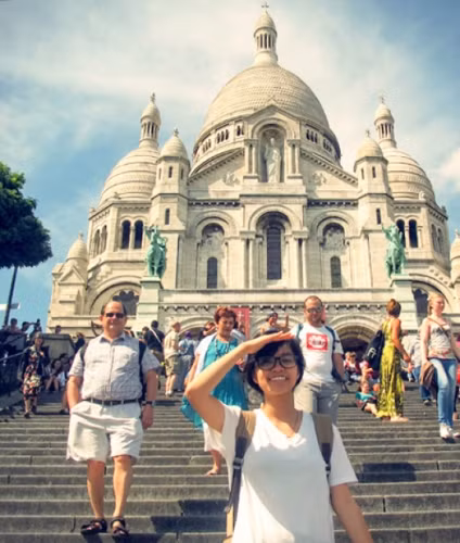 Vũ Thùy Ngân đã được trường ĐH Yale – Xếp thứ 3 trong 10 trường ĐH danh tiếng thế giới trao học bổng 4 năm học. Cô từng giành suất học bổng toàn phần của ĐH Harvard lên tới 320.000 USD cho 4 năm học.