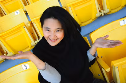 14. Anh có thích em tham gia cùng nhóm bạn của anh không? “Cho dù chúng ta yêu nhau nhiều đến mấy, đôi khi chúng ta vẫn cần giao du với bạn của mình em à”.