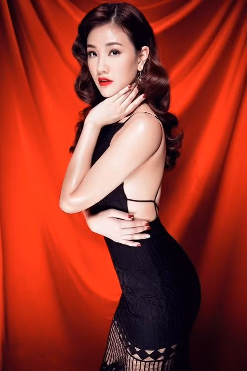 Cô cũng không có nhiều khó khăn khi lần đầu làm mẹ bởi có sự trợ giúp từ phía gia đình.