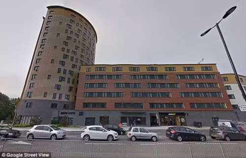 Kinh ngac toa nha ky di co kha nang lam bien dang xe hoi-Hinh-5