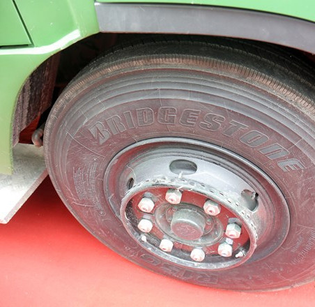 Hệ thống này cũng có thể dùng chữa cháy, cấp nước trong mùa khô. Trong ảnh: Lazang lắp lồi đặc biệt chống phá hoại. (Ảnh: Infonet).