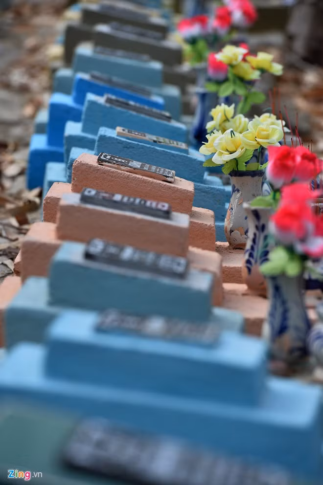 Trong ảnh là các ngôi mộ tượng trưng cho khu nhà biệt thự.