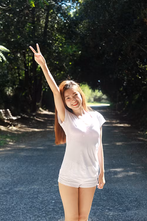 Nữ sinh xinh đẹp chia sẻ: "Mình sẽ cố gắng học tập thật tốt, tranh thủ thời gian đi du lịch để khám phá những vùng đất mới với nhiều nền văn hóa khác nhau".