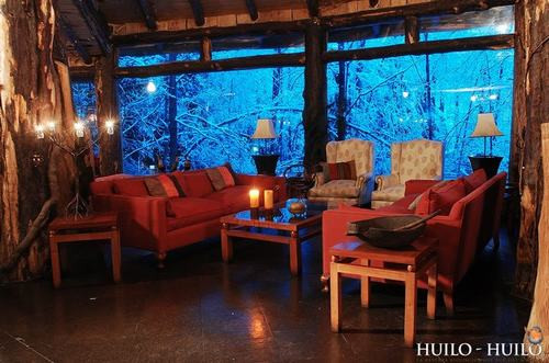 Một khi bạn đã hoàn tất khám phá khu vực này, bạn có hưởng thụ các dịch vụ của khách sạn tuyệt đẹp này như bar, nhà hàng, và phòng tắm hơi, ngoài bồn tắm nước nóng ngoài trời...