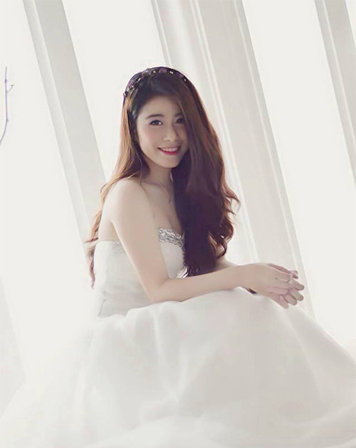 Sở trường: Đàn hát và trang điểm cho người khác.