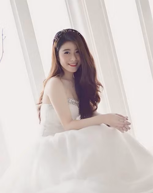 Sở trường: Đàn hát và trang điểm cho người khác.