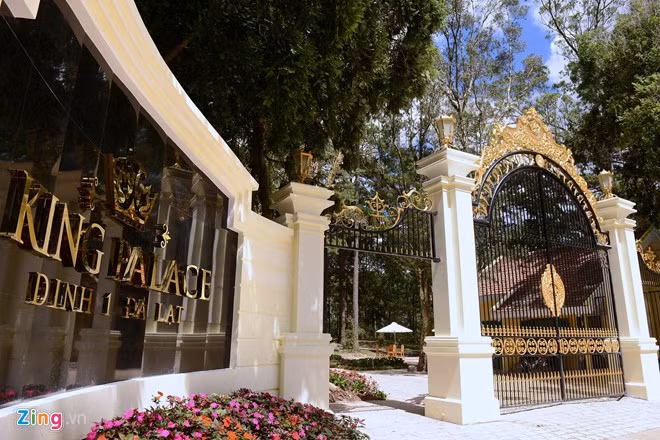 Ngày 19/9, Dinh 1 chính thức được mở cửa trở lại đón khách tham quan sau một năm trùng tu. Nơi đây được gọi với tên thứ hai là King Palace.